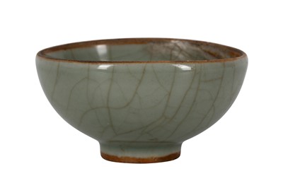 Lot 287 - A CHINESE LONGQUAN CELADON CRACKLE-GLAZED CUP.