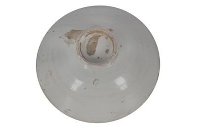 Lot 818 - A CHINESE HUOZHOU WHITE-GLAZED MOULDED CUP.