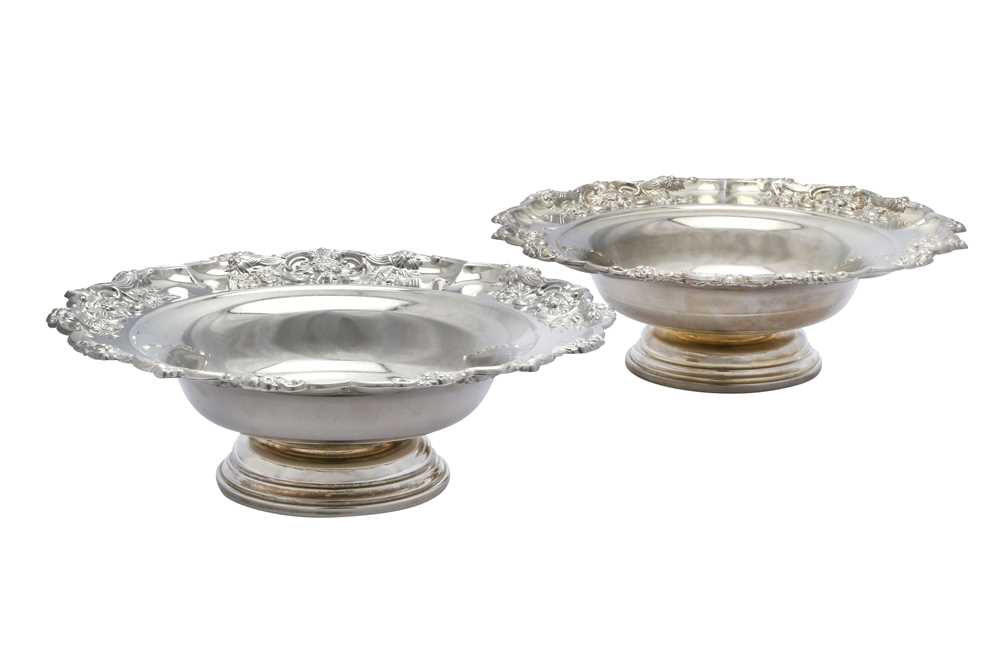 Lot 366 - A pair of 20th century silver plated pedestal bowls