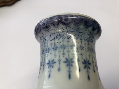 Lot 219 - A CHINESE BLUE AND WHITE VASE.