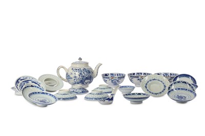 Lot 551 - A CHINESE BLUE AND WHITE TEA SET.