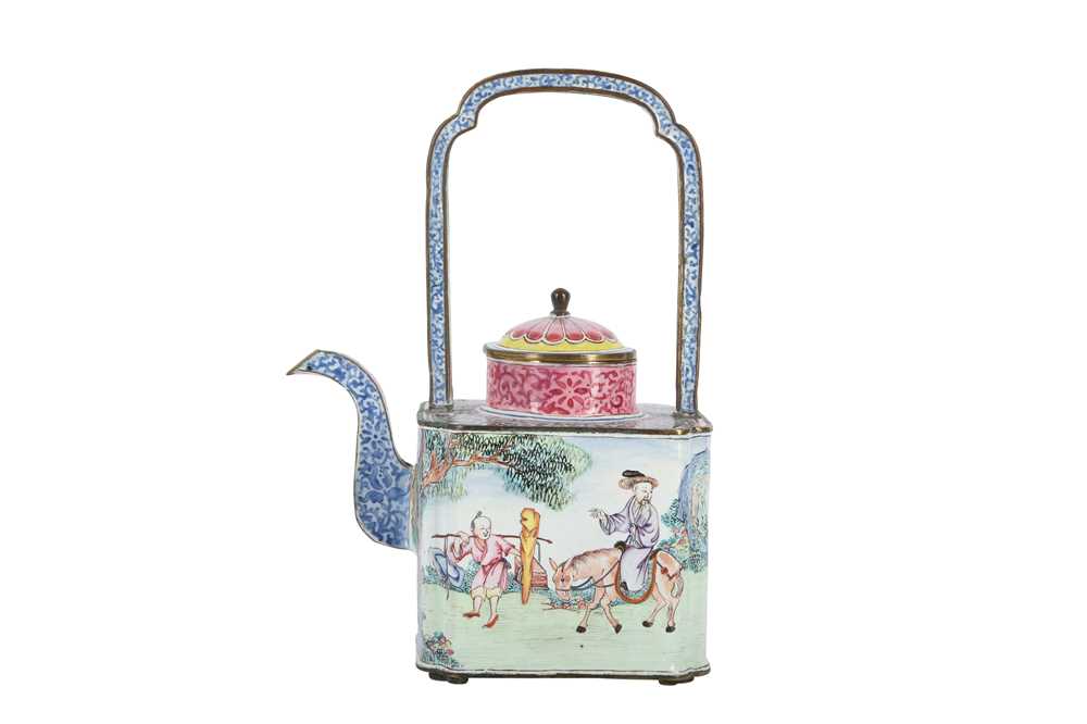 Lot 246 - A CHINESE FAMILLE ROSE CANTON ENAMEL WINE POT AND COVER.