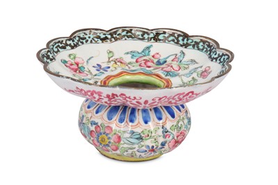 Lot 401 - A CHINESE FAMILLE ROSE CANTON ENAMEL ZHADOU.