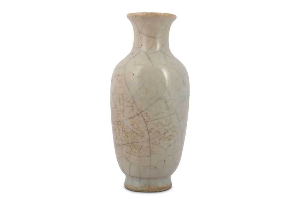 Lot 298 - A CHINESE CRACKLE-GLAZED VASE.