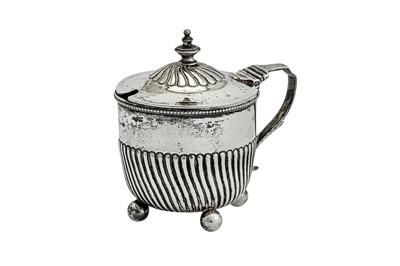 Lot 273 - A Victorian sterling silver mustard pot, Birmingham 1882 by Horace Woodward & Co