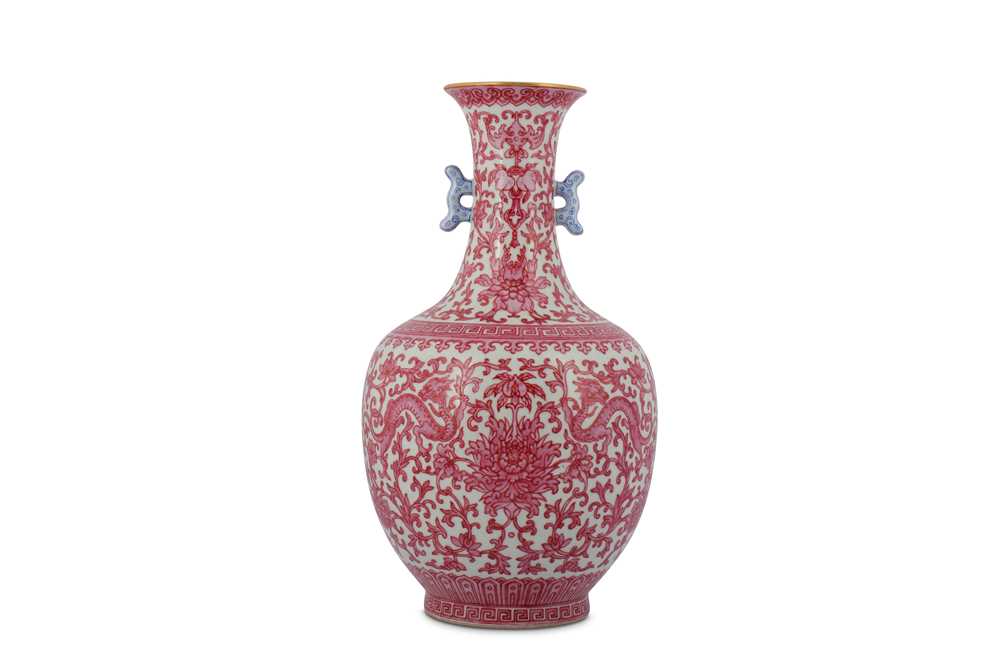 Lot 29 - A CHINESE FAMILLE ROSE 'DRAGONS AND FLOWERS' VASE.