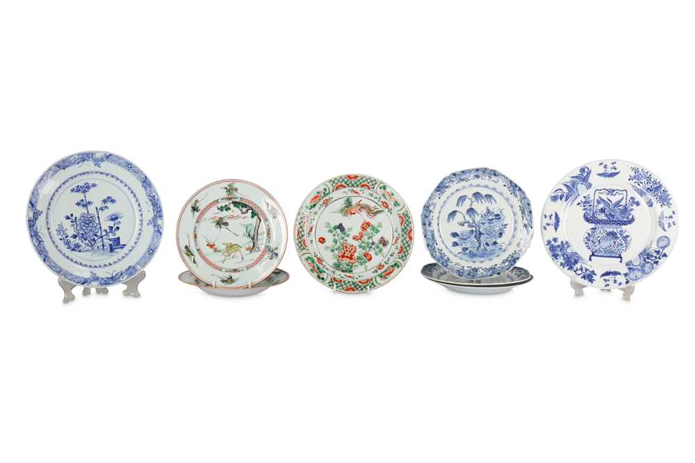 Lot 830 TWELVE CHINESE DISHES.
