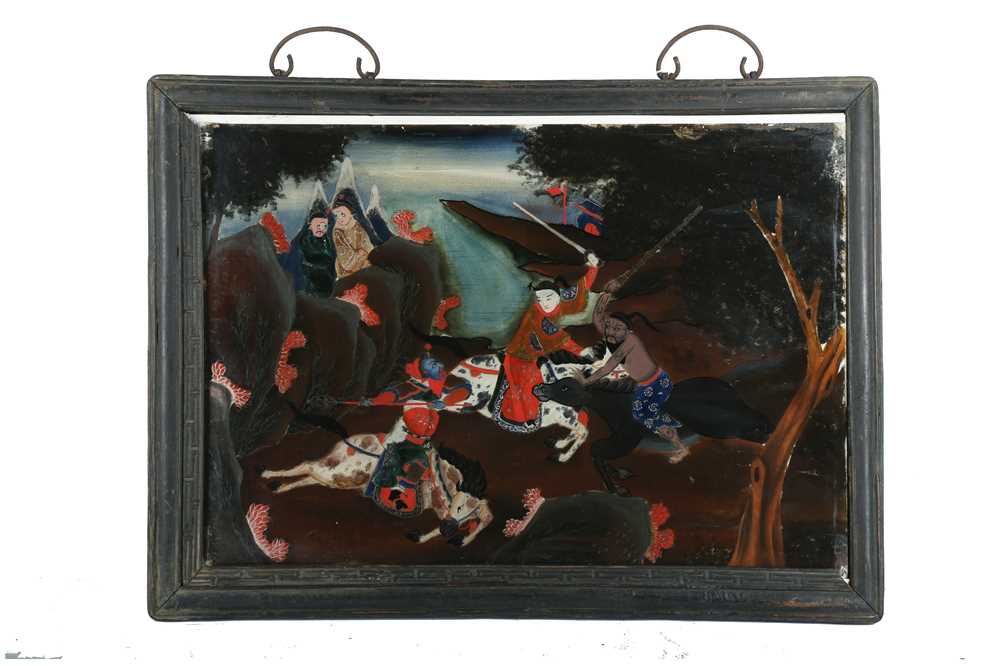 Lot 96 - A CHINESE REVERSE GLASS PAINTING OF EQUESTRIAN WARRIORS.