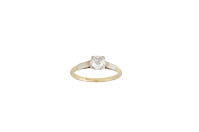 Lot 247 - A diamond single-stone ring