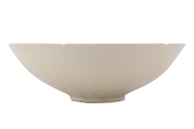 Lot 1006 - A CHINESE LOBED DINGYAO 'LOTUS' BOWL.