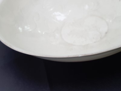 Lot 284 - A CHINESE LOBED DINGYAO 'LOTUS' BOWL.