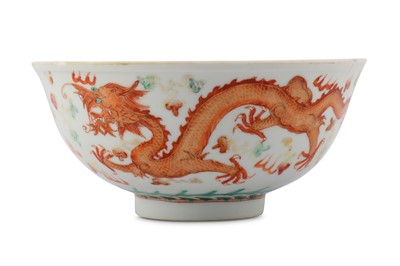 Lot 453 - A CHINESE FAMILLE ROSE 'DRAGON' BOWL.