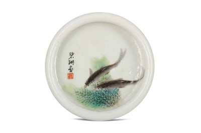 Lot 889 - A SMALL CHINESE 'TWO FISH' WATER POT.