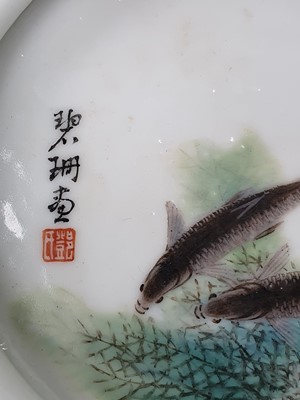 Lot 889 - A SMALL CHINESE 'TWO FISH' WATER POT.