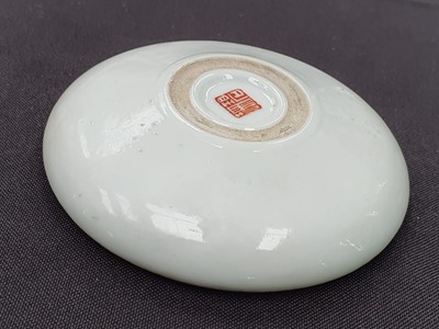 Lot 889 - A SMALL CHINESE 'TWO FISH' WATER POT.