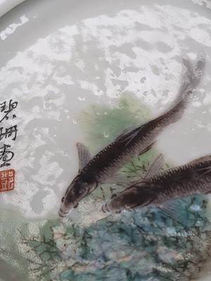 Lot 889 - A SMALL CHINESE 'TWO FISH' WATER POT.