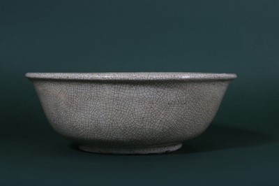 Lot 146 - A CHINESE CRACKLE-GLAZED BOWL.