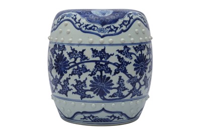 Lot 523 - A CHINESE BLUE AND WHITE MINIATURE GARDEN SEAT.