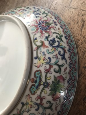 Lot 208 - AN IMPERIAL CHINESE FAMILLE ROSE 'BATS AND PEACHES' DISH.