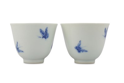 Lot 471 - A PAIR OF CHINESE BLUE AND WHITE 'BUTTERFLY' CUPS.
