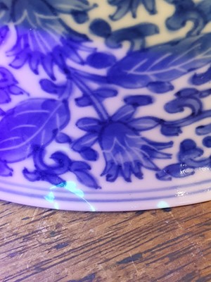 Lot 165 - A CHINESE BLUE AND WHITE 'BLOSSOMS' BOWL.