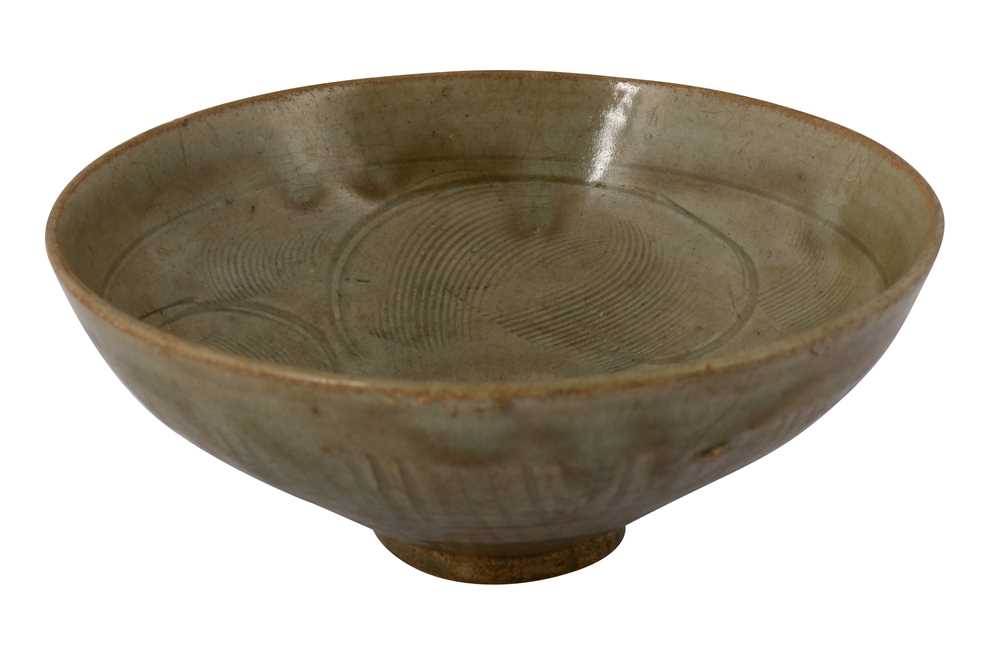 Lot 484 - A CHINESE YAOZHOU BOWL.