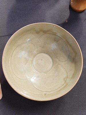 Lot 484 - A CHINESE YAOZHOU BOWL.