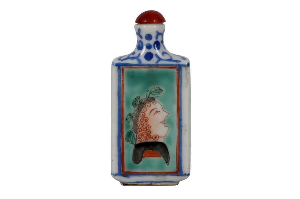 Lot 520 - A CHINESE FAMILLE ROSE 'EUROPEAN HEAD' SNUFF BOTTLE.