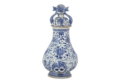 Lot 391 - A RARE CHINESE BLUE AND WHITE FOUNTAIN AND COVER.