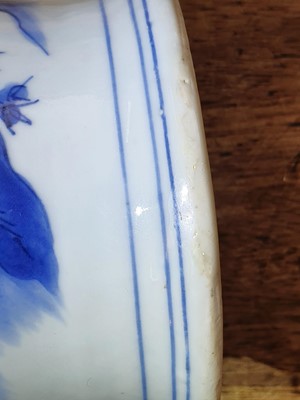 Lot 253 - A CHINESE BLUE AND WHITE 'DEER' VASE.