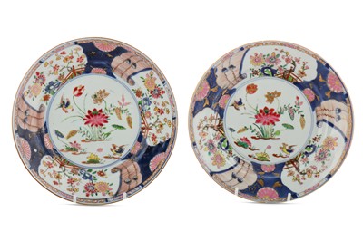 Lot 168 - A PAIR OF CHINESE FAMILLE ROSE IMARI-STYLE DISHES.