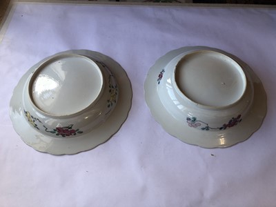 Lot 263 - A NEAR PAIR OF CHINESE FAMILLE ROSE 'LADIES' DISHES.