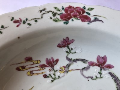 Lot 263 - A NEAR PAIR OF CHINESE FAMILLE ROSE 'LADIES' DISHES.
