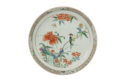 Lot 446 - A LARGE CHINESE FAMILLE VERTE 'BIRD' CHARGER.