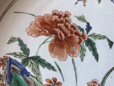 Lot 446 - A LARGE CHINESE FAMILLE VERTE 'BIRD' CHARGER.