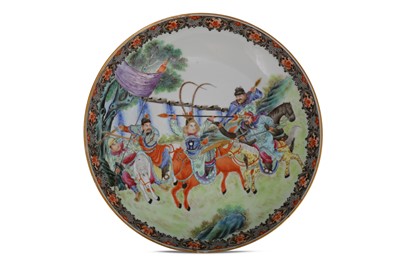 Lot 885 - A CHINESE FAMILLE ROSE 'EQUESTRIAN WARRIORS' DISH.