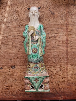 Lot 48 - A CHINESE FAMILLE VERTE FIGURE OF A SAGE.