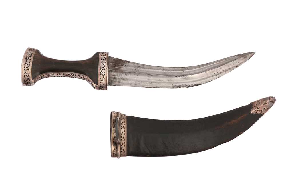 Lot 868 - A NIELLOED AND HORN-HILTED DAGGER