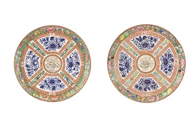 Lot 246 - A PAIR OF 'FAMILLE ROSE' POLYCHROME-ENAMELLED GUANGDONG PORCELAIN DISHES