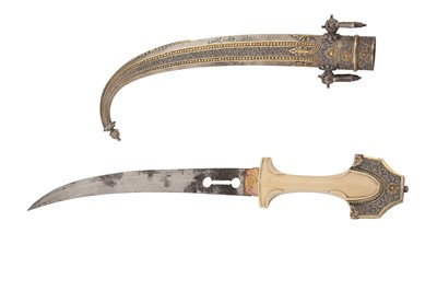 Lot 398 - λ AN IVORY-HILTED MOROCCAN DAGGER (KOUMMYA)