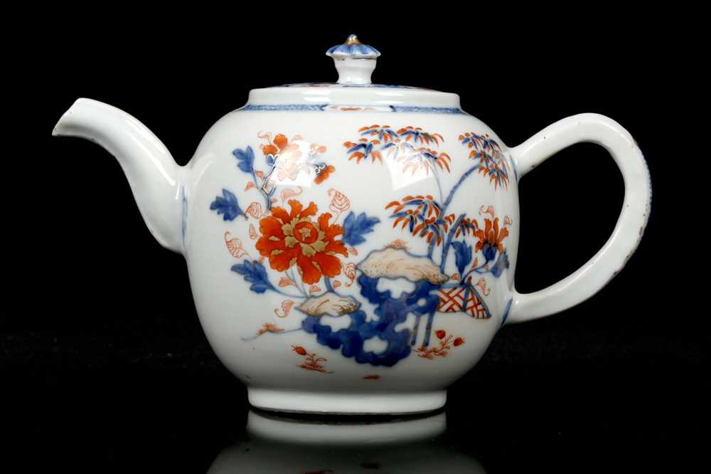 Lot 324 - A CHINESE IMARI TEAPOT AND COVER. Qing, 18th...