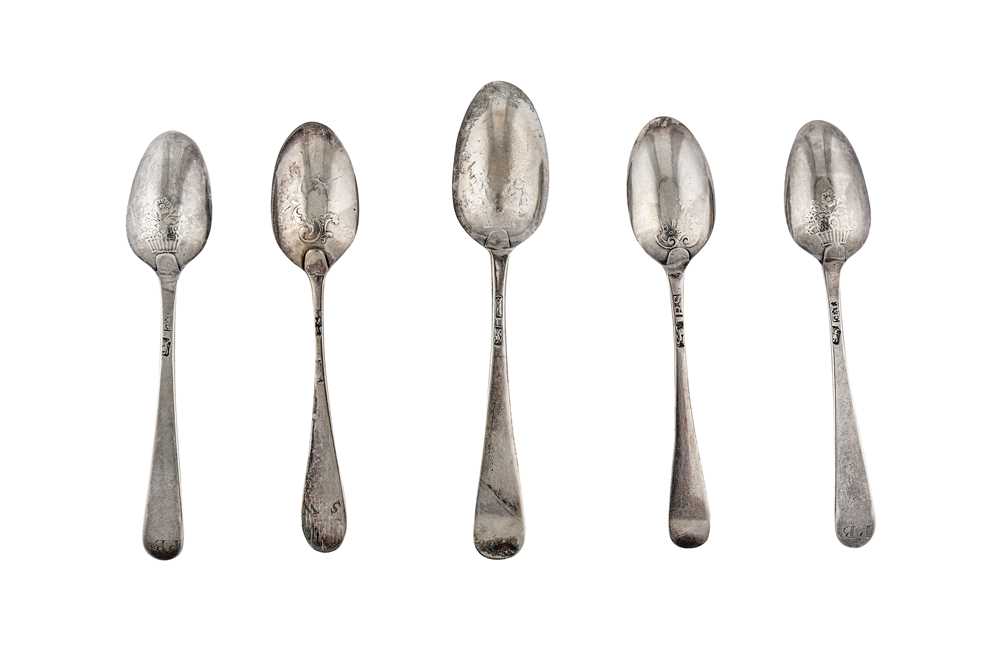 Lot 838 - A SELECTION OF GEORGE III STERLING SILVER PICTURE BACK TEASPOONS
