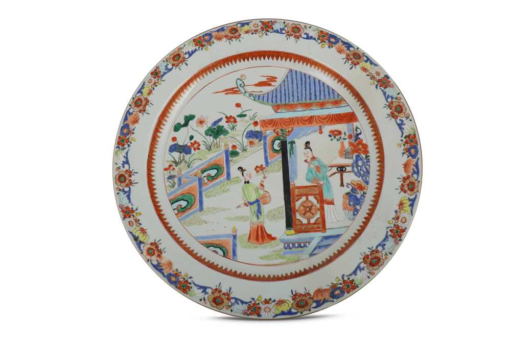 Lot 382 - A CHINESE FAMILLE ROSE 'LADIES' CHARGER.