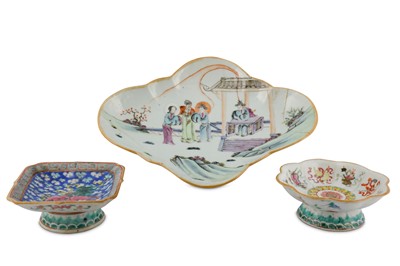 Lot 437 - THREE CHINESE FAMILLE ROSE STEM BOWLS.