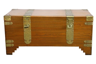 Lot 166 - A CHINESE WOOD TRUNK.