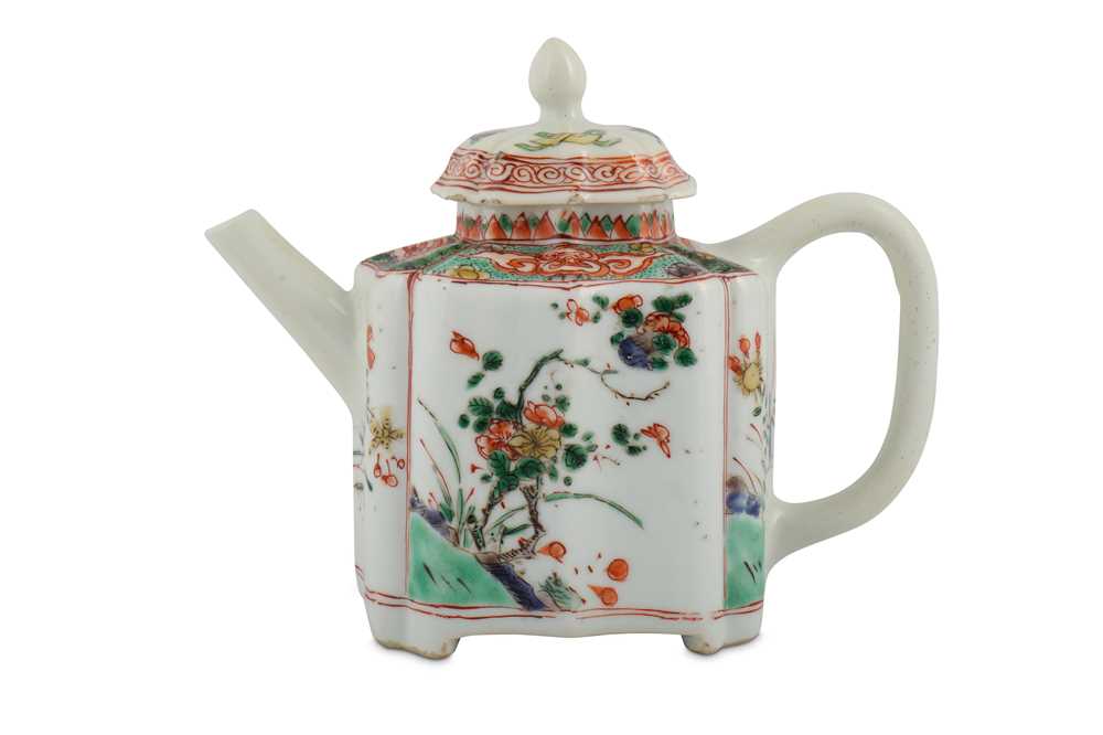 Lot 49 - A CHINESE FAMILLE VERTE TEAPOT AND COVER.