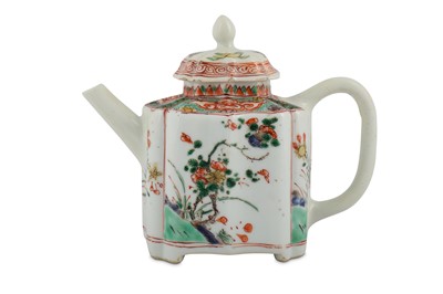 Lot 49 - A CHINESE FAMILLE VERTE TEAPOT AND COVER.