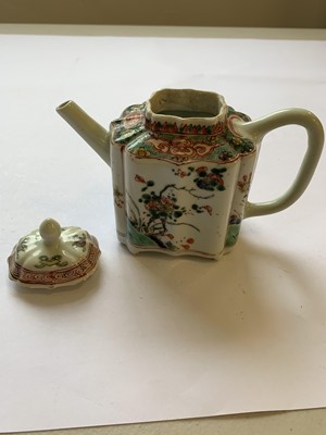 Lot 260 - A CHINESE FAMILLE VERTE TEAPOT AND COVER.
