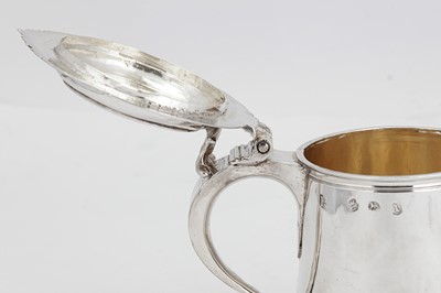 Lot 478 - A James II sterling silver half quart tankard, London 1686 by Dorothy Grant (free. 1676, died c. 1712)