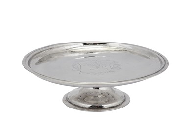 Lot 416 - A George II Irish sterling silver footed salver (tazza), Dublin circa 1735 by Erasmus Cope (active 1706-48)